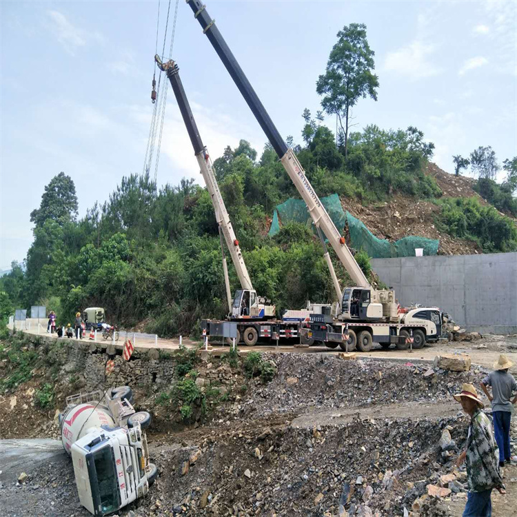 孝昌汽车掉沟里叫吊车救援要多少钱